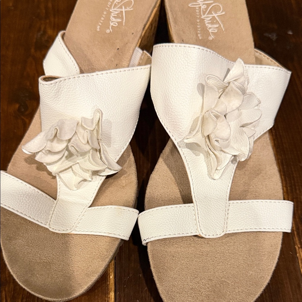 Life Stride White Floral Sandals
